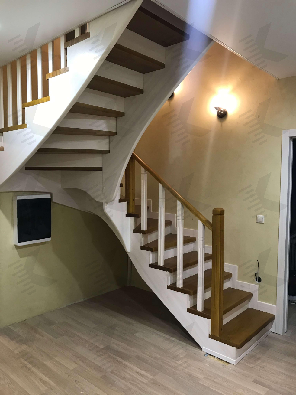 Фото удобной забежной лестницы на 180° - КАЛК.ПРО Фото удобной забежной лестницы на 180°